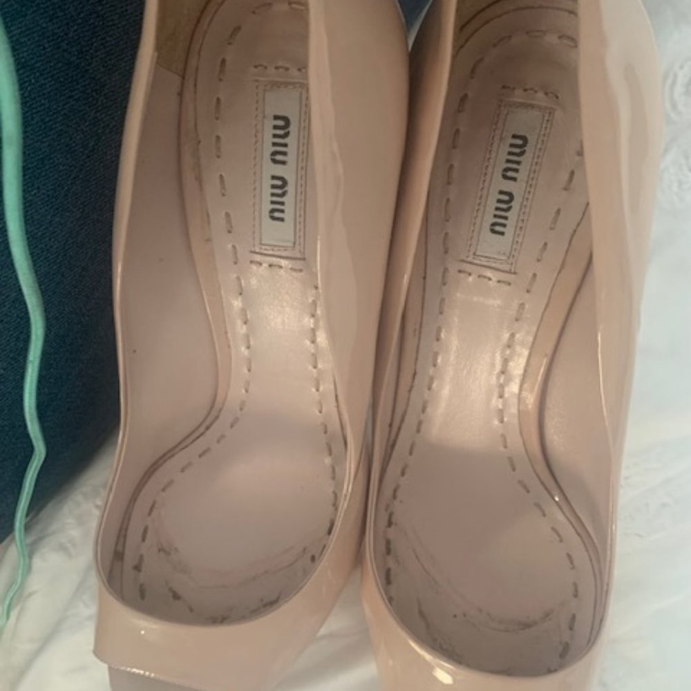 Miu Miu Pump beige size 40 Eu patent leather peep toe